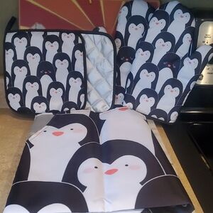 Adorable Penguin Print Kitchen Set